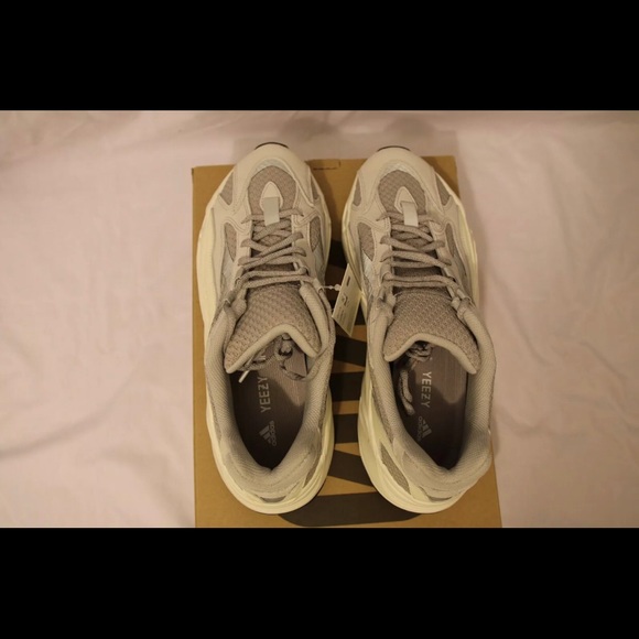 Yeezy 700 statics - Picture 5 of 7